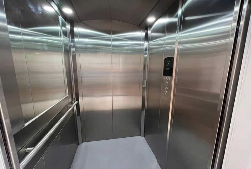 Descubra ya cabina de elevador en acero inoxidable hoy y solicite asesoría experta para una solución segura, moderna y confiable con Ascensores Fahenn en Bogotá, Colombia