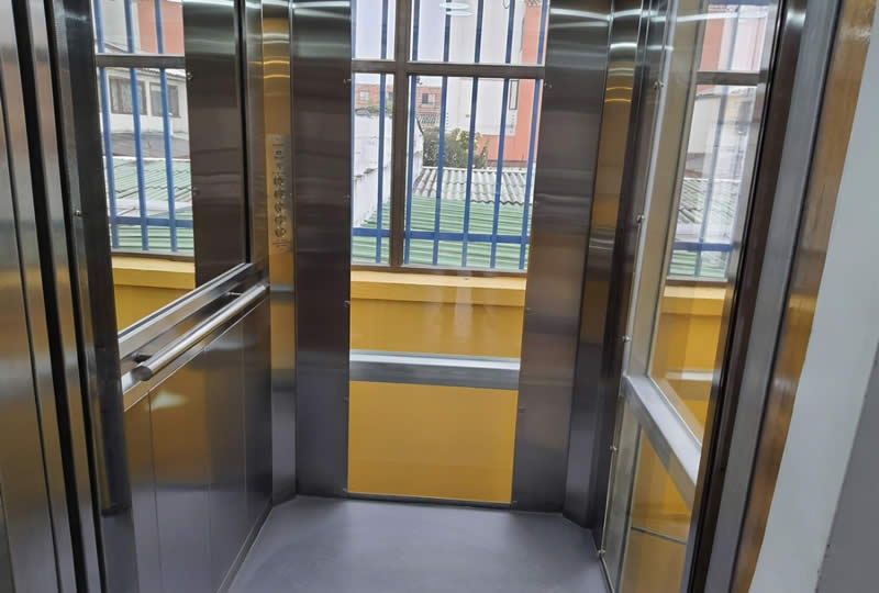 Descubra ya cabina panorámica segura en acero y vidrio y solicite asesoría experta para una solución segura, moderna y confiable con Ascensores Fahenn en Bogotá, Colombia